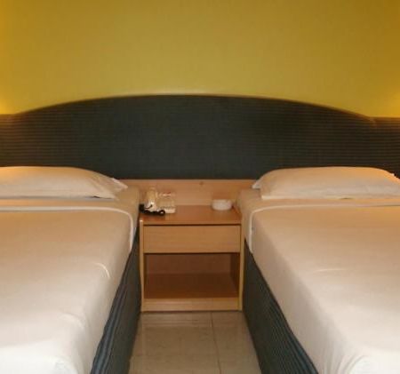 Hotel Oriental Inn Chennai Exterior photo