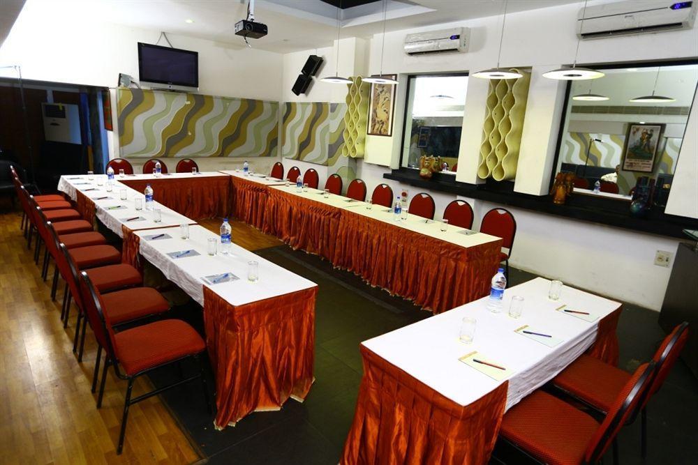 Hotel Oriental Inn Chennai Exterior photo