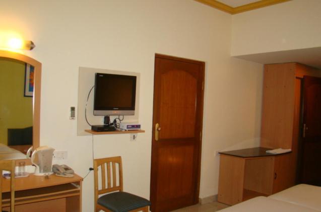Hotel Oriental Inn Chennai Exterior photo