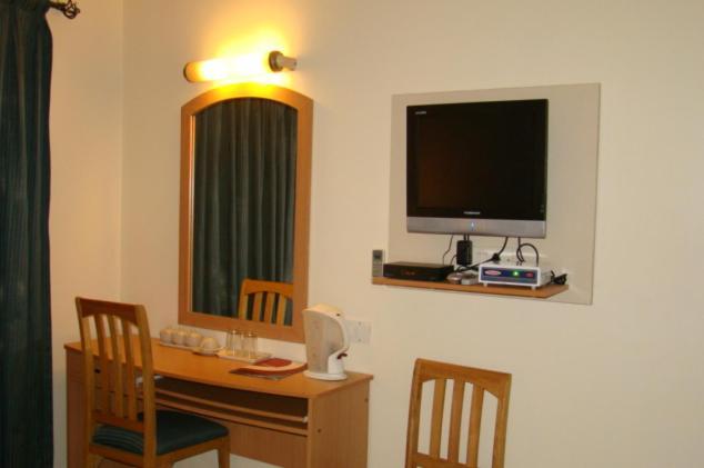 Hotel Oriental Inn Chennai Exterior photo