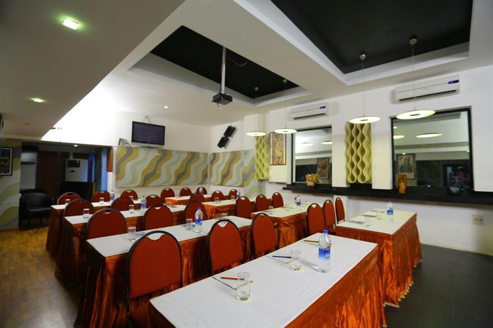 Hotel Oriental Inn Chennai Exterior photo