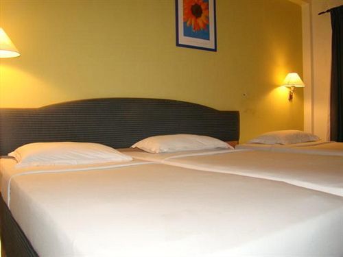 Hotel Oriental Inn Chennai Exterior photo