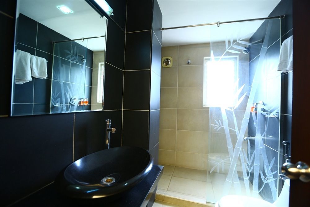 Hotel Oriental Inn Chennai Exterior photo