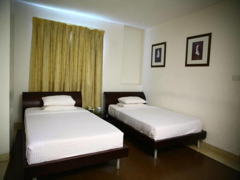 Hotel Oriental Inn Chennai Exterior photo